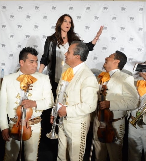 Al finalizar el evento un mariachi le cantó México Lindo y Querido. Foto: Ricardo Cristino