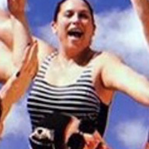 Angelica Vale presume curvas en traje de baño