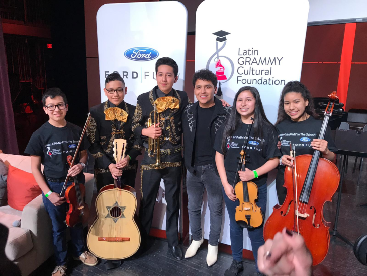Christian Nodal estrena video, tiene nuevas fechas y apoya a músicos de escasos recursos
