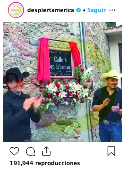 LIMARON ASPEREZAS. Julián y José Manuel se abrazaron durante el evento organizado en Juliantla en honor a su padre. “Estoy muy feliz de haberle dado un abrazo sincero a una persona que quiero mucho”, señaló Julián. Foto: Instagram Despierta América