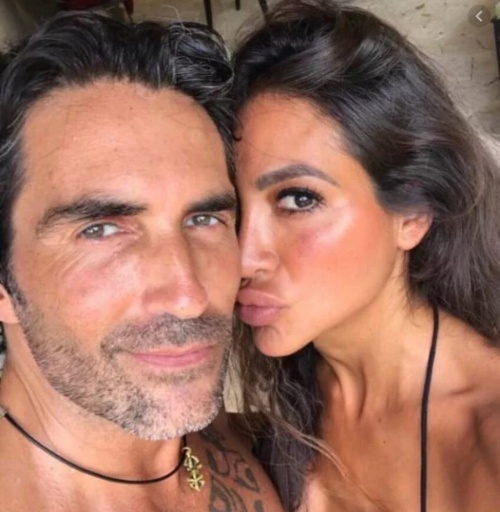 Eamonn Sean Kneeland y Paulina Nava. Foto: Instagram