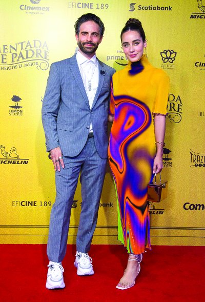 BIEN ACOMPAÑADO Osvaldo llegó a la alfombra roja muy orgulloso con su novia, la guapa actriz, Esmeralda Pimentel. Foto: Javier Arellano