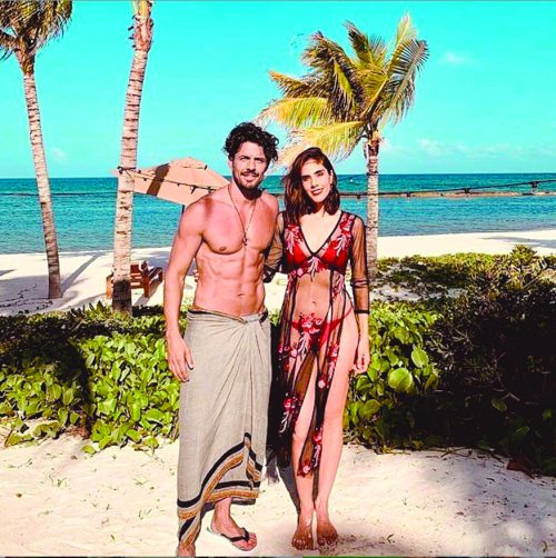 PRESUMIERON FIGURA. En la trama, los personajes de Juan Martín y Sandra viven un tórrido romance en Bora Bora, aunque en la realidad lo grabaron en el Caribe. Foto: Cortesía