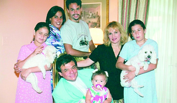 AÑOS FELICES. En la segunda mitad de los noventa, José José compartió con sus hijos, Pepe y Marysol, y las hijas de Sarita, Celine y Monique. Foto: Archivo TVyNovelas