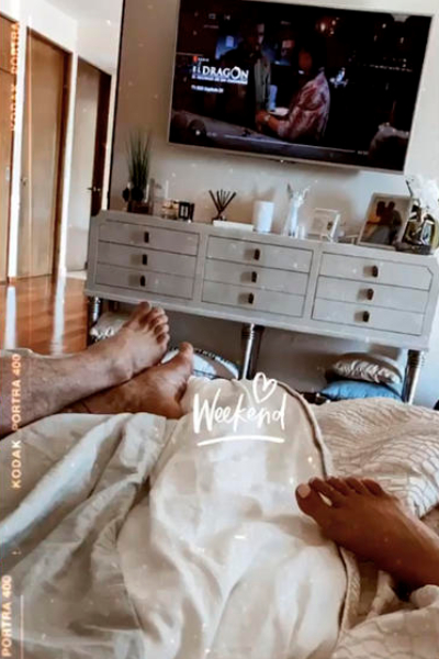 Irina Baeva y Gabriel Soto en la cama. Captura de pantalla Instagram