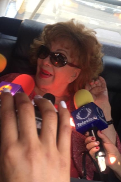 Silvia Pinal atendió a la prensa a su salida del hospital. Foto: Edson Vázquez