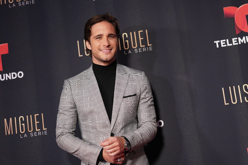 Suspenden grabaciones de Luis Miguel, la serie... murió miembro de la producción