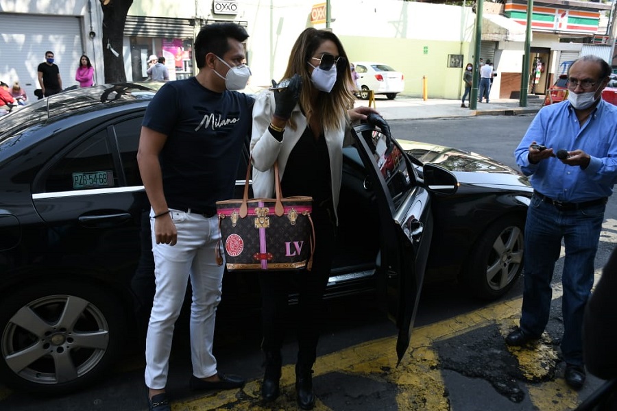 Ninel Conde clama volver a ver a su hijo. Foto: Ricardo Cristino