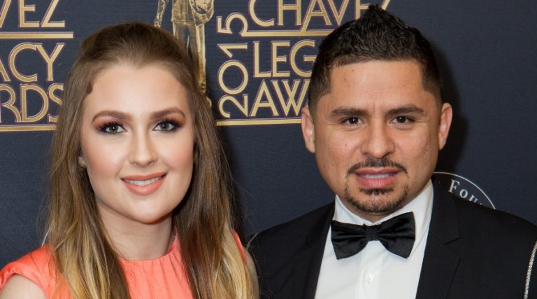 Esposa de Larry Hernández usa cordón umbilical de su hija