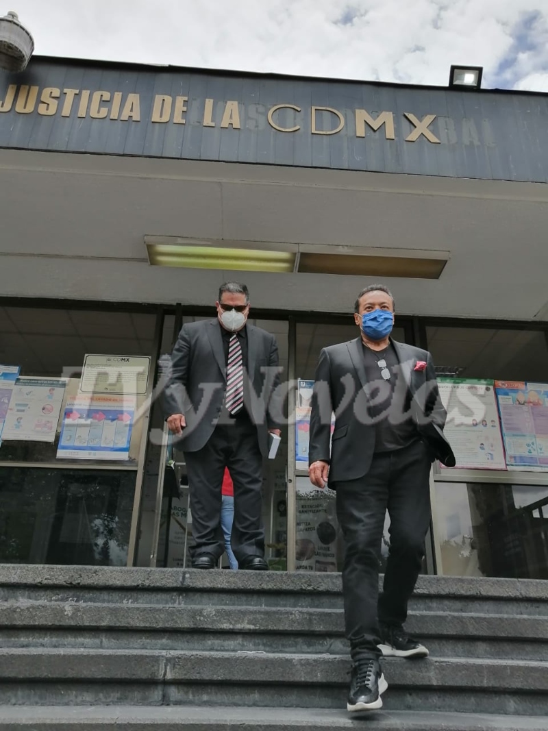 Carlos Cuevas denuncia a abogado de su hermana, Aída Cuevas