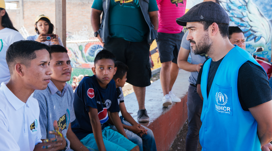 Alfonso Herrera en su viaje a Honduras con Acnur. Foto: Cortesía