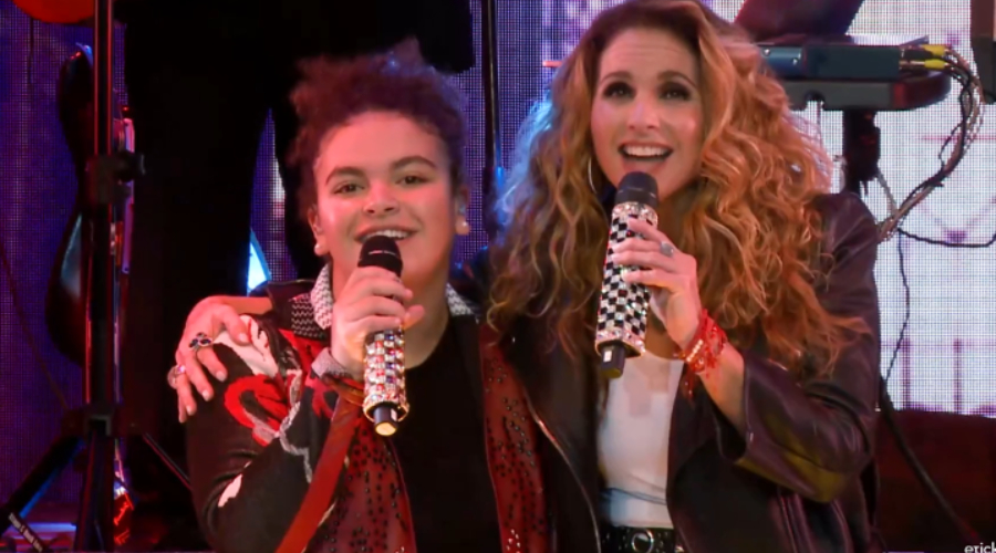 Lucero sorprende al cantar a dueto con su hija "Lucerito" ¡VIDEO!. Foto: Captura