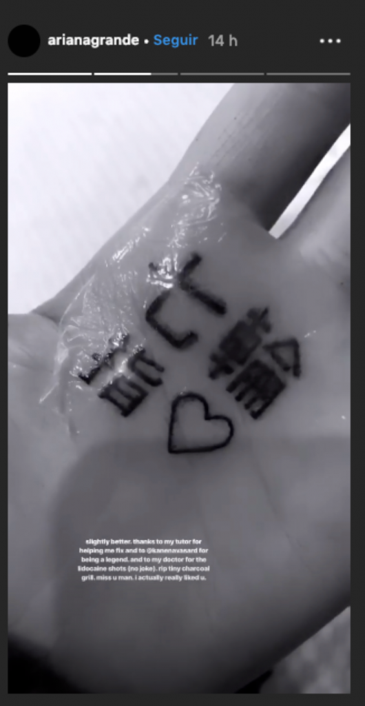 Ariana Grande y su tatuaje en japonés mal escrito que ya ‘empeoró’
