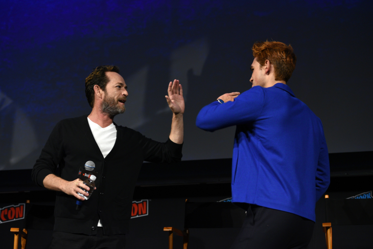 Riverdale pospone grabaciones tras la muerte de Luke Perry